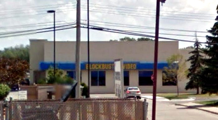 Blockbuster Video - Clawson - 1255 W 14 Mile Rd (newer photo)
